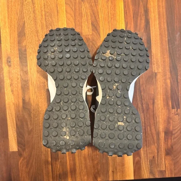 New Balance 327 Lifestyle White and Black Sneakers - Picture 10 of 10